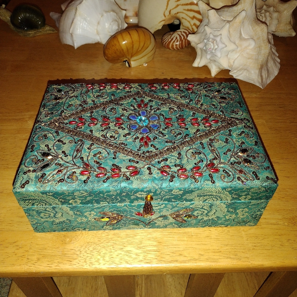 Jewelry box storage